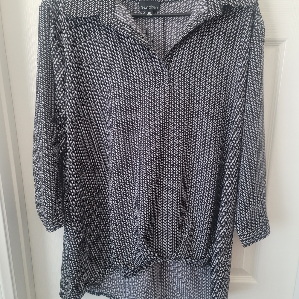 Zenobia Black and White 3/4 Sleeve Notched Collar Blouse